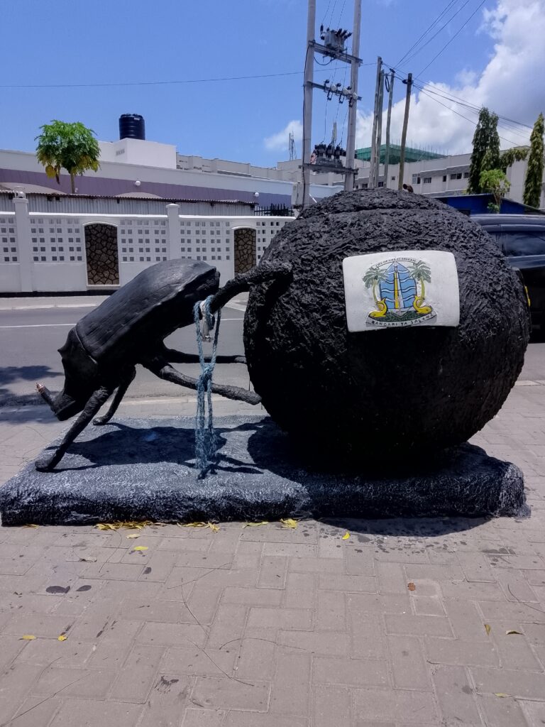 Plus Ultra Dung Beetle